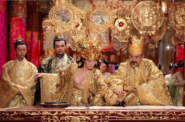 剧情电影《满城尽带黄金甲》解说文案/片源下载