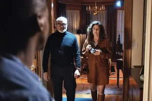 悬疑电影《逃出绝命镇》解说文案/片源下载