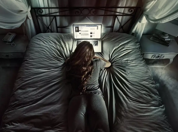 恐怖电影《好友请求》解说文案/片源下载