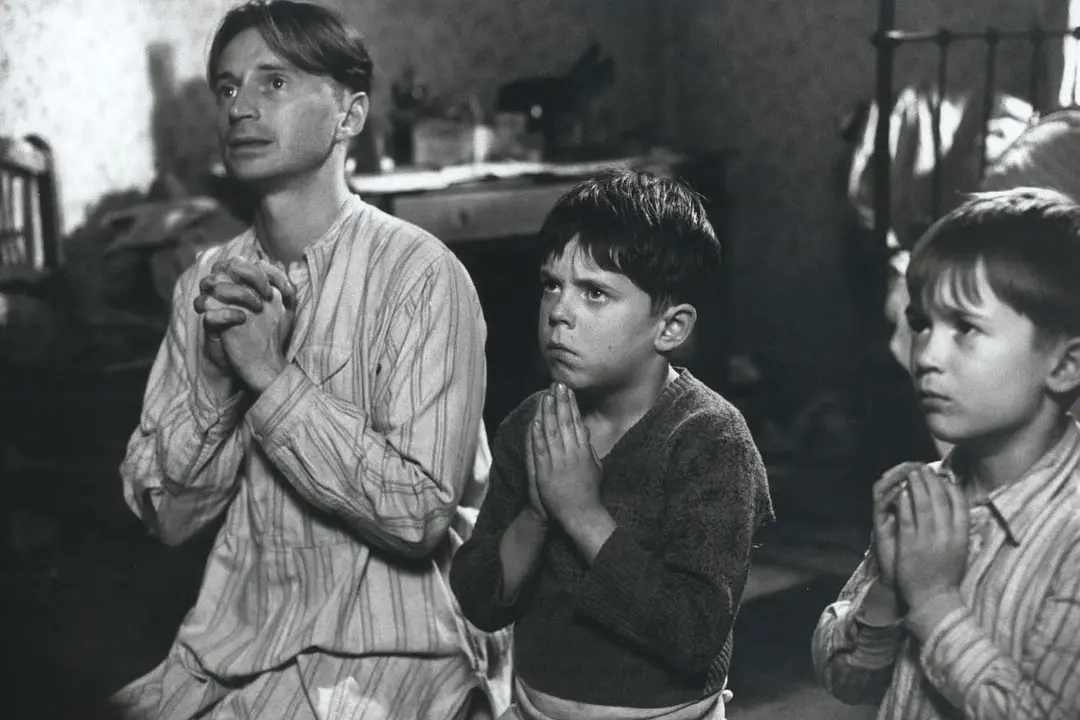 剧情电影《安琪拉的灰烬》解说文案/片源下载