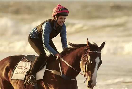 剧情电影《赛马女孩》解说文案/片源下载