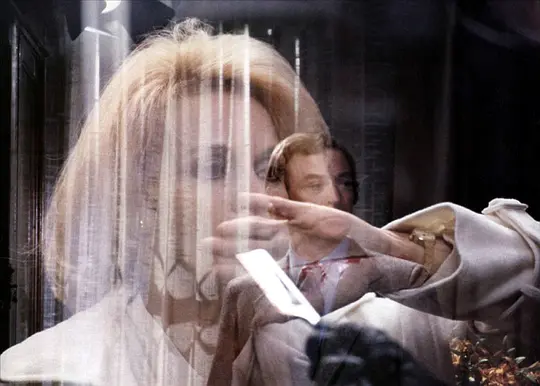 悬疑电影《剃刀边缘》解说文案/片源下载