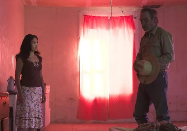 犯罪电影《艾斯卡达的三次葬礼》解说文案/片源下载