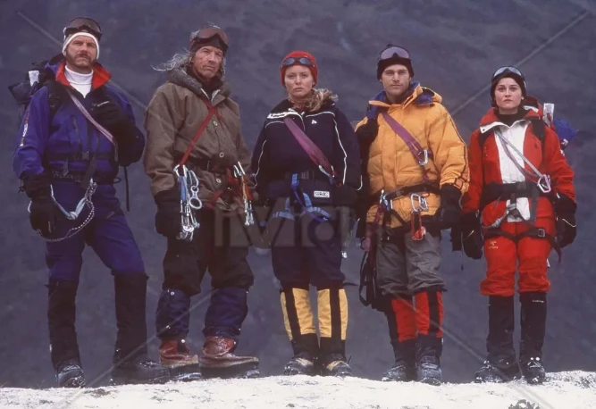 惊悚电影《垂直极限》解说文案/片源下载